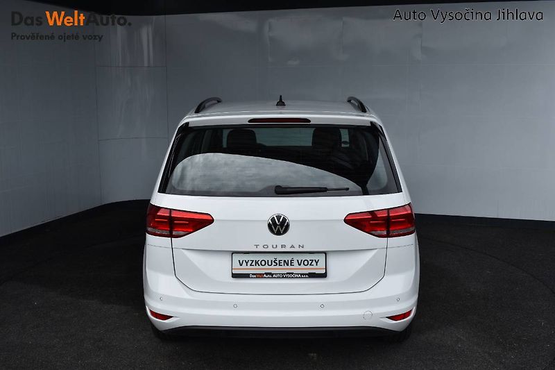 Volkswagen Touran (2022) 1.5TSI 110kW DSG, LED - fotka 6 z 23