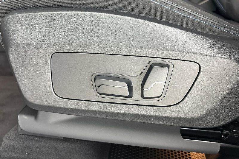 BMW X1 sDrive18i - fotka 15 z 17