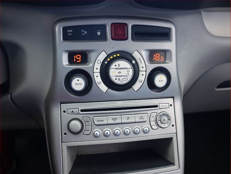 Citroën C3 Picasso (2009) Exclusive 1.6 i, nová STK - fotka 12 z 15