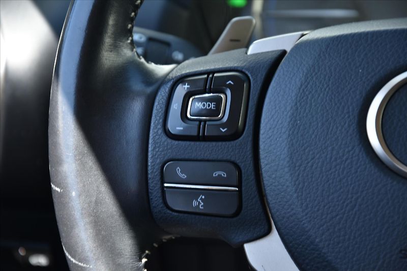 Lexus NX 300h 2.5 145kW 4WD PRESTIGE ČR - fotka 17 z 31