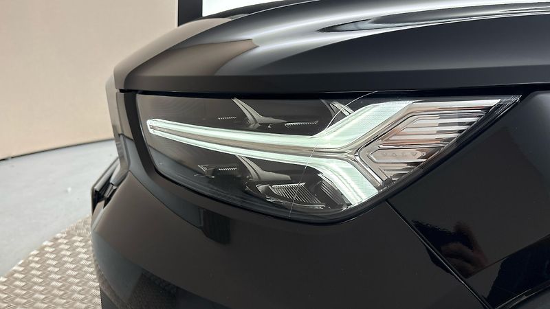 Volvo XC40 2.0 T3 AUT Momentum Pro - fotka 18 z 27