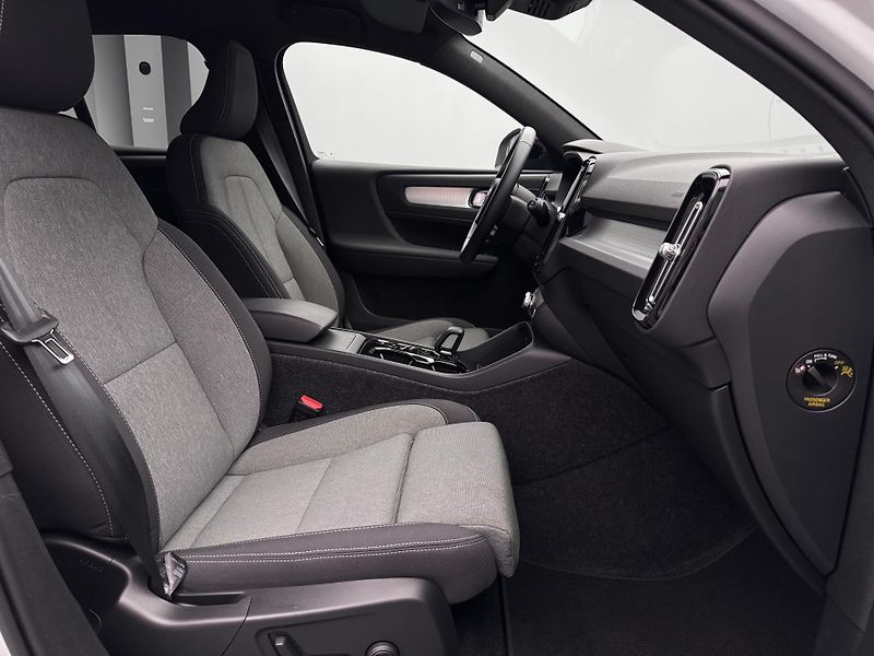 Volvo XC40 B3 DARK PLUS CZ REZERVACE - fotka 26 z 48