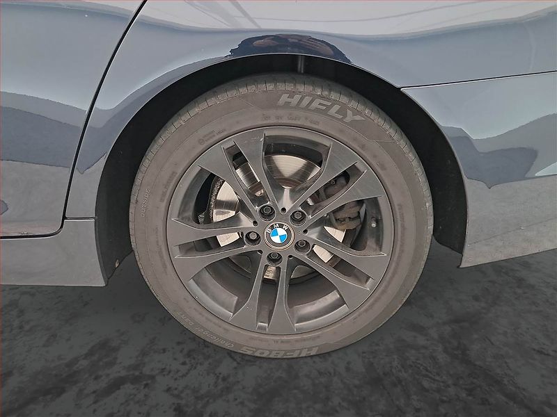 BMW Řada 5 (2011) 520d, Xenony, Tempomat - fotka 15 z 17