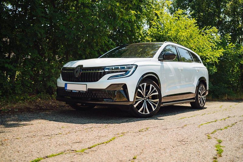 Renault Espace (2023) E-Tech FHEV 200 - fotka 5 z 33
