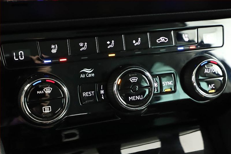 Škoda Superb (2018) Laurin&Klement 2.0 TDI, 4X4 - fotka 21 z 23