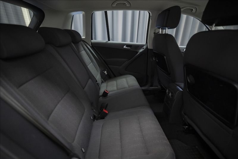 Volkswagen Tiguan 1,4 TSI KAMERA VÝHŘEV TAŽNÉ ČR - fotka 12 z 38