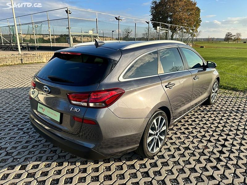 Hyundai i30 1.6 CRDI, 100 kW, Premium, aut - fotka 6 z 20