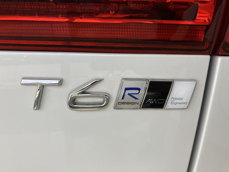 Volvo XC60 T6 AWD R-Design POLESTAR AT8 - fotka 9 z 57