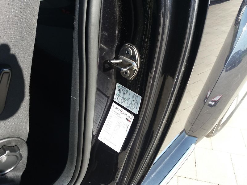 Volkswagen Beetle 1.6TDi,XENONY,NAVI.PĚKNÝ-STAV! - fotka 18 z 20