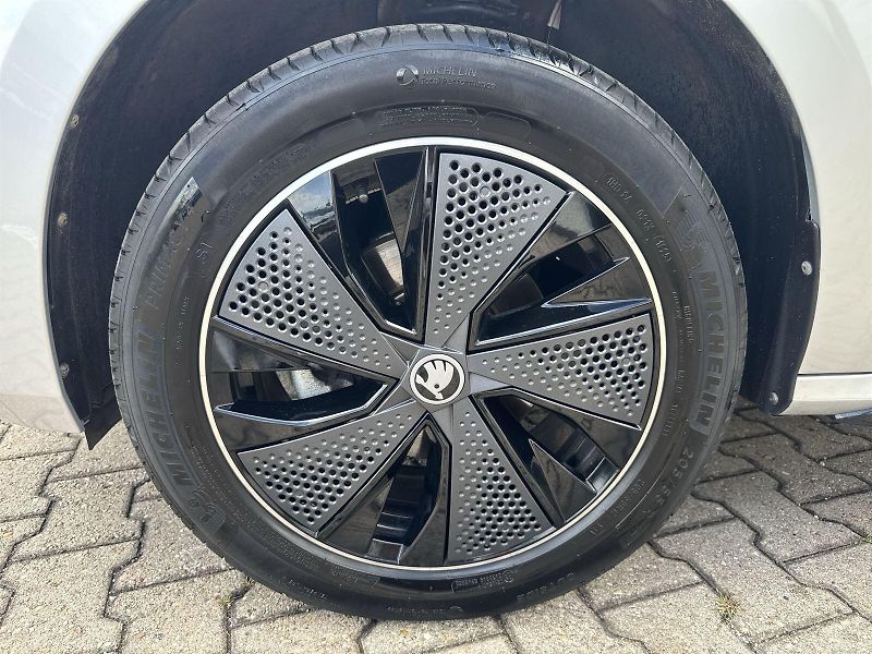 Škoda Kamiq (2025) 1.5 TSI DSG Monte Carlo - fotka 30 z 34