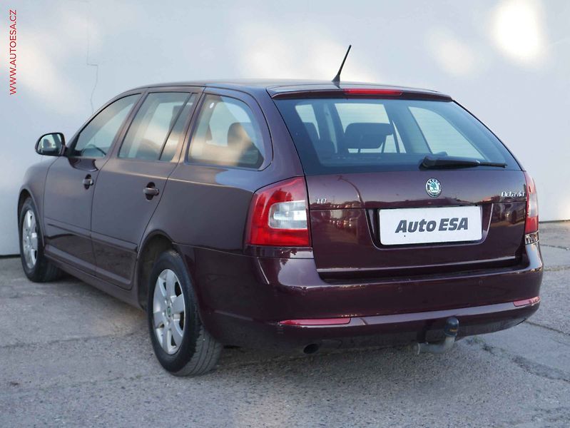 Škoda Octavia (2011) 2.0TDi, ČR, Elegance - fotka 4 z 20