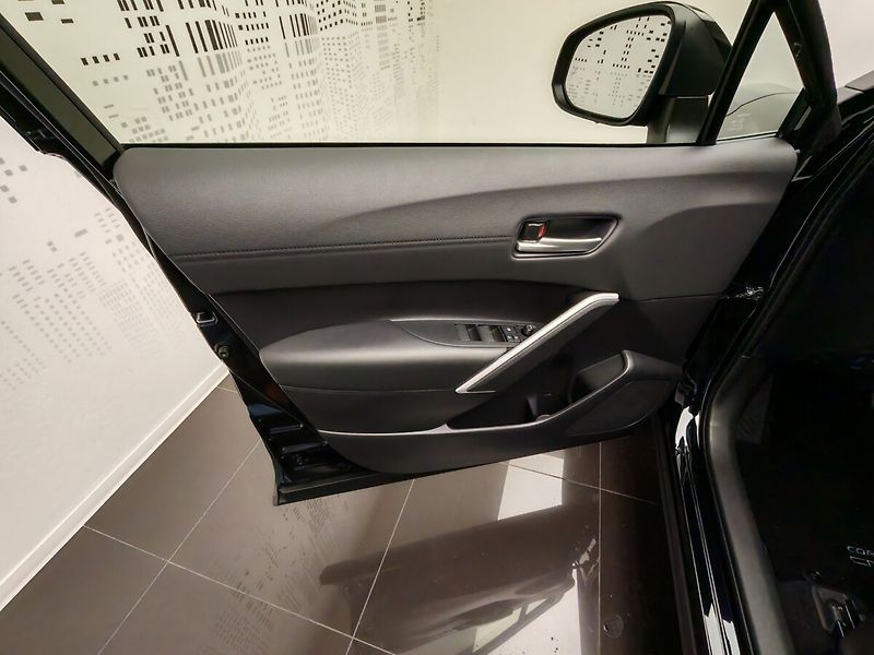 Toyota Corolla Cross 2.0 Hybrid Style - fotka 20 z 38