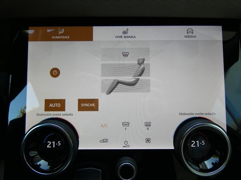 Land Rover Range Rover Velar 3,0 D300 R-Dynamic SE,1maj,ČR - fotka 33 z 44