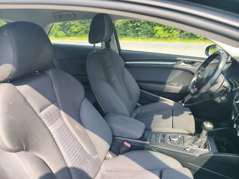 Audi A3 (2015) - fotka 2 z 32