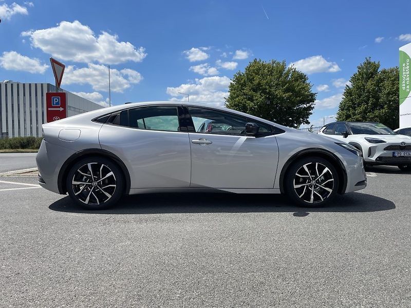 Toyota Prius 2.0 Plug-in Hybrid Prestige - fotka 2 z 30