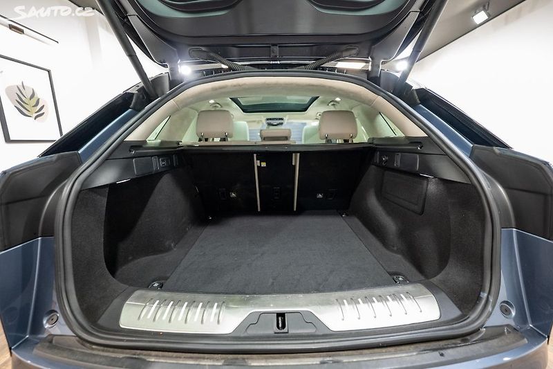 Land Rover Range Rover Velar P380 280 kW R-Dynamic - fotka 26 z 36