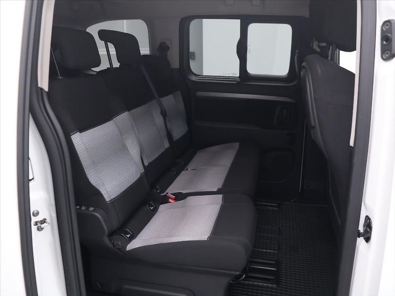 Citroën SpaceTourer 2,0 BlueHDi 130kW Aut. 8 míst - fotka 12 z 31