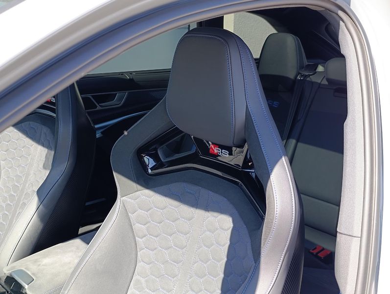Audi RS 6 4.0TFSI PERFO ČR 1.MAJITEL DPH - fotka 19 z 44