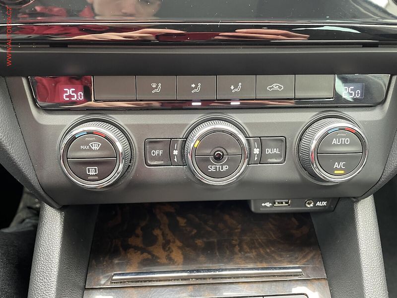 Škoda Octavia (2014) 2.0 TDi, Elegance, +kola - fotka 13 z 21