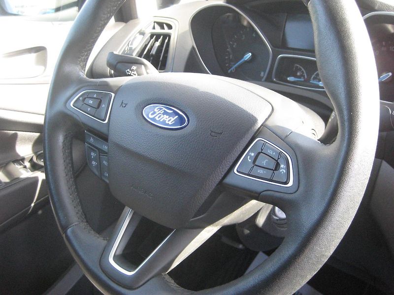 Ford C-MAX 1.5 Ecob 110kW 1.maj-DPH-ČR!!! - fotka 22 z 30