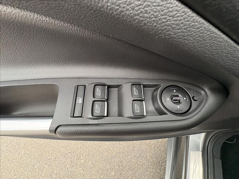 Ford Kuga 2,0 TDCi 120kW 4x4,Individual - fotka 5 z 41