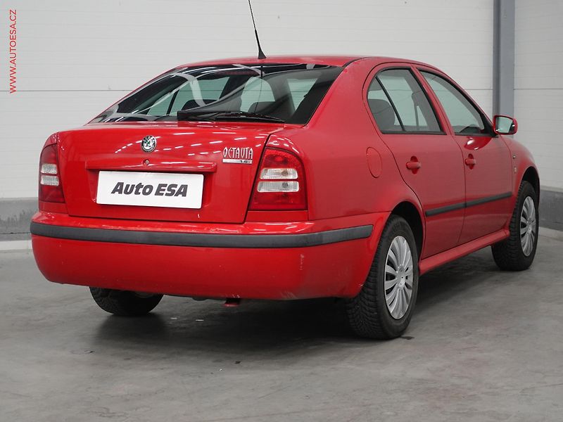 Škoda Octavia (2002) 1.6i, ČR, Elegance - fotka 4 z 19