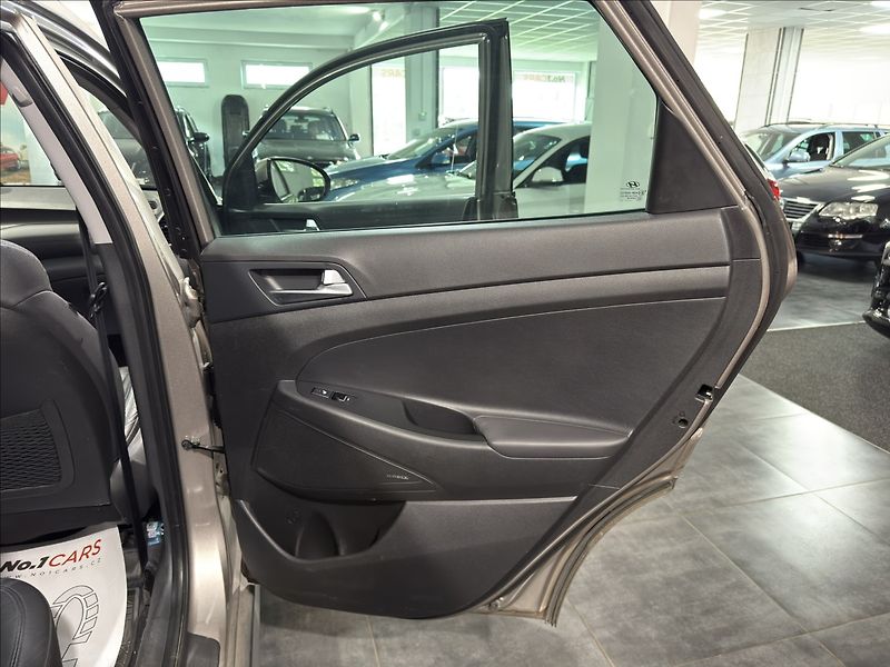 Hyundai Tucson 2,0   CRDI 4X4 136KW PREMIUM - fotka 26 z 38