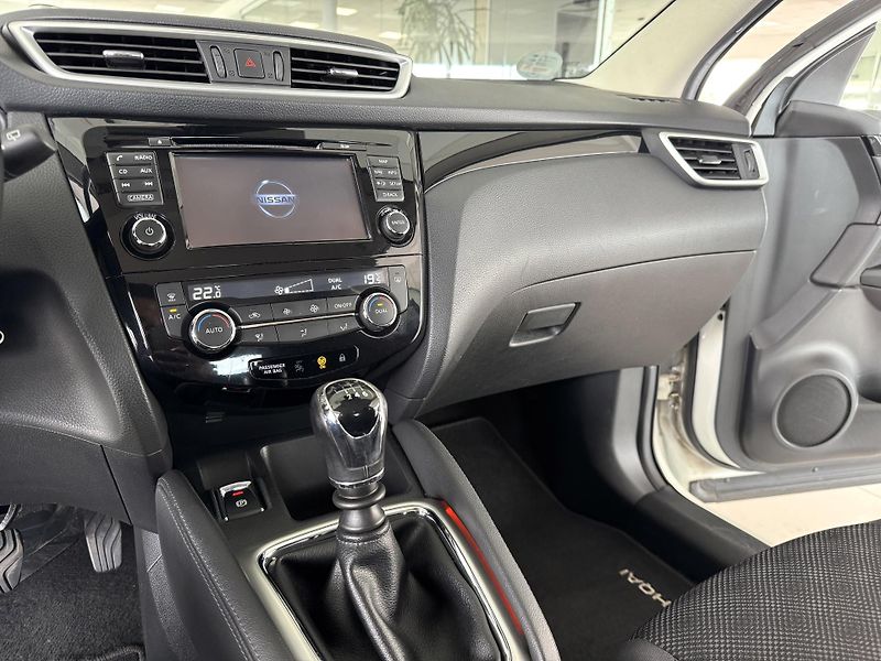 Nissan Qashqai 1,2DIG-T*Navi*Kamera*PDC*Tažné - fotka 19 z 34