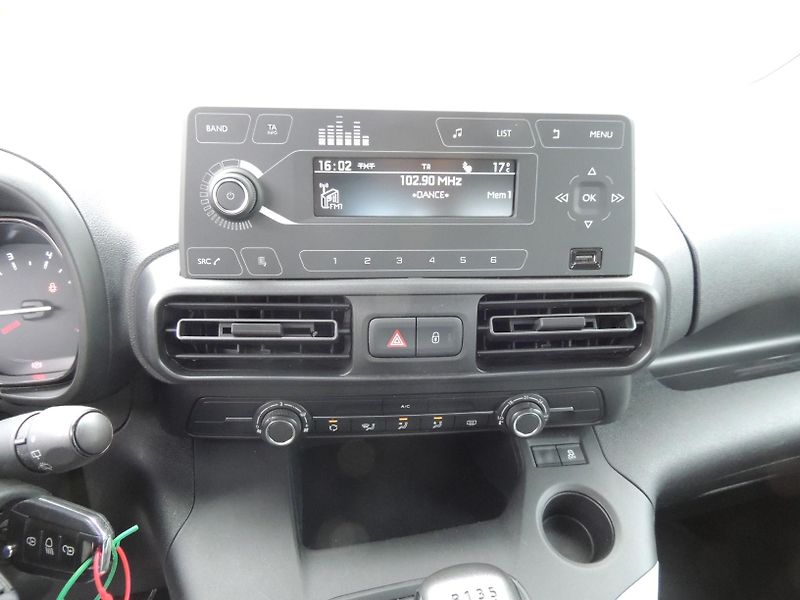 Citroën Berlingo (2019) 1.2Puretech,Live,81kw,ČR,1.maj - fotka 23 z 55