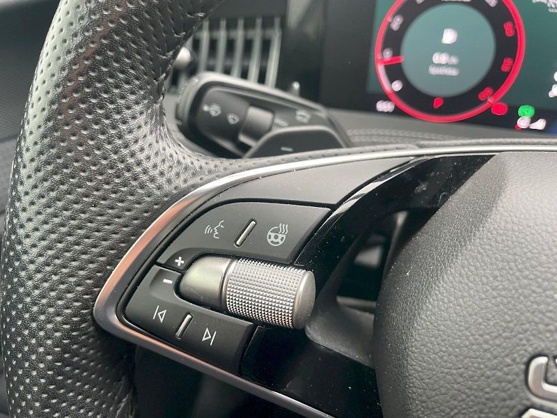 Škoda Superb (2025) COMBI Sportline TD 110 / 2.0 A - fotka 34 z 61