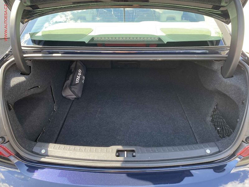 Volvo S90 (2017) 2.0 D5 AWD, 2.maj,ČR - fotka 7 z 20