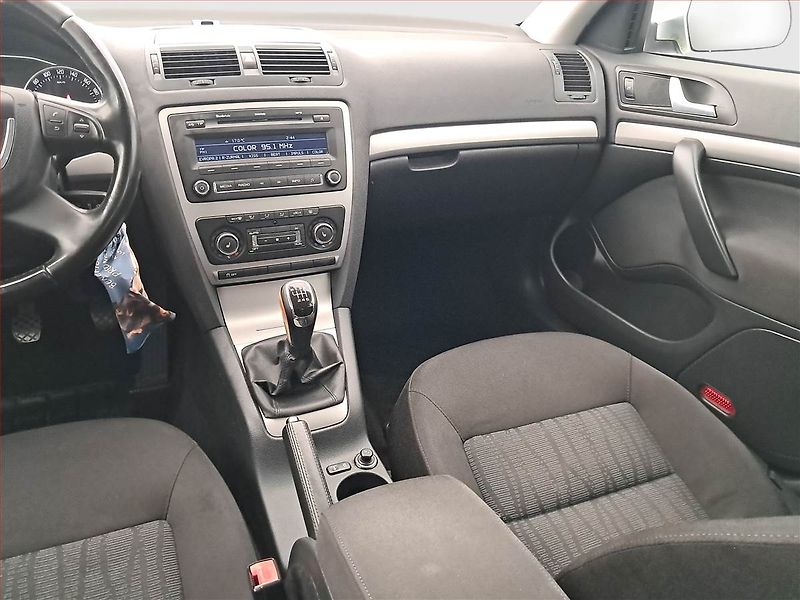 Škoda Octavia (2012) 2.0 TDI, Tempomat - fotka 7 z 16