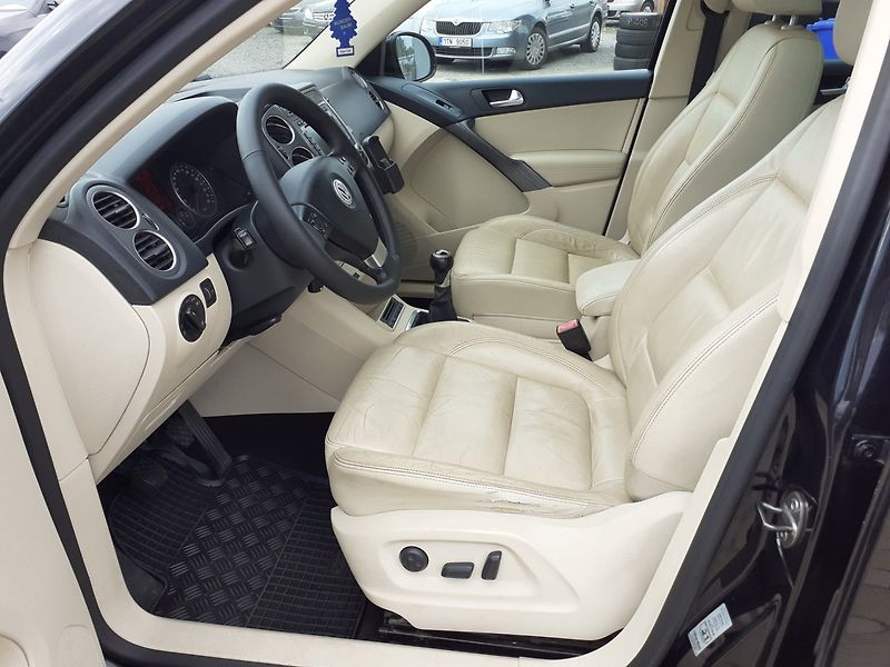 Volkswagen Tiguan (2010) 2.0 TSi R-Line 4x4 - fotka 18 z 34