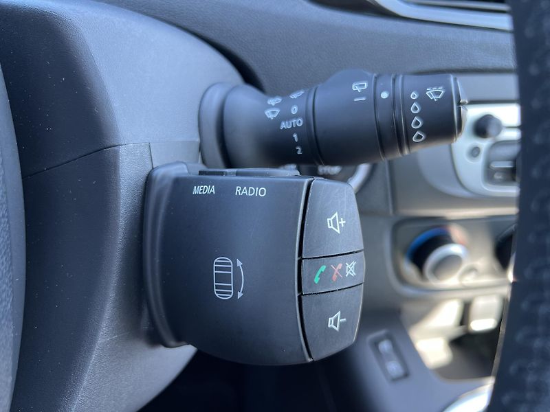 Renault Scénic 1.2TCe KLIMA TEMPOMAT ALU - fotka 17 z 43