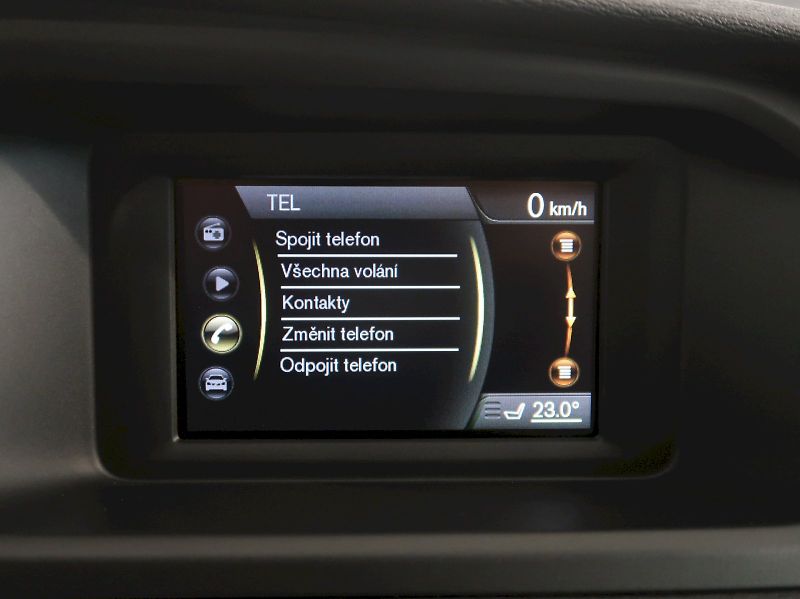 Volvo V40 (2016) 2.0D 88KW - fotka 17 z 26