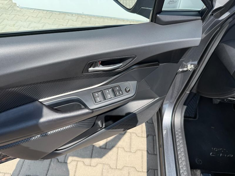 Toyota C-HR 1.2 Turbo Active Navi - fotka 12 z 28