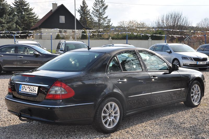Mercedes-Benz Třídy E E 220CDi 125kW Elegance - fotka 3 z 21