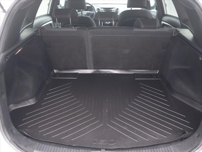 Hyundai i30 1,6 GDI 99kW Weekend Serv.kn. - fotka 10 z 30