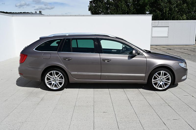 Škoda Superb 2.0TDI 125KW rezervace 3/2011 - fotka 4 z 43