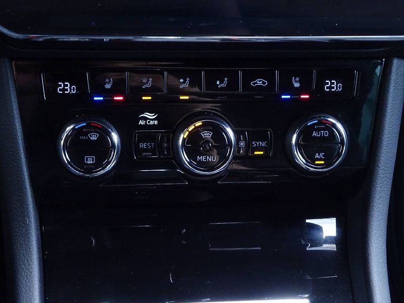 Škoda Superb (2022) 2,0 TDi/ 147kW DSG 4x4 L&K - fotka 8 z 29
