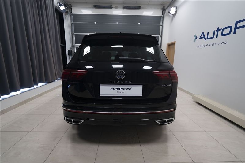 Volkswagen Tiguan 1,4 TSI DSG eHYBRID R-LINE ČR - fotka 5 z 46
