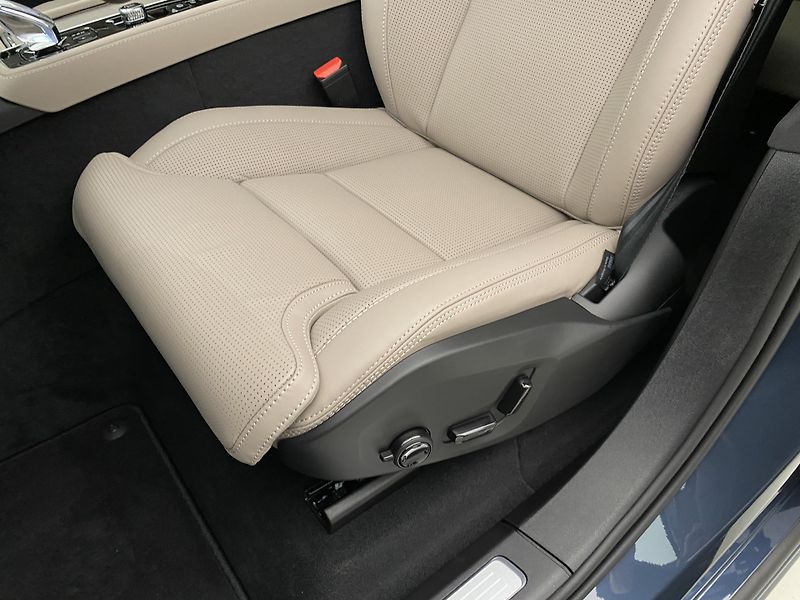 Volvo XC90 (2026) B5 AWD AUT BRIGHT PLUS 7míst - fotka 31 z 71
