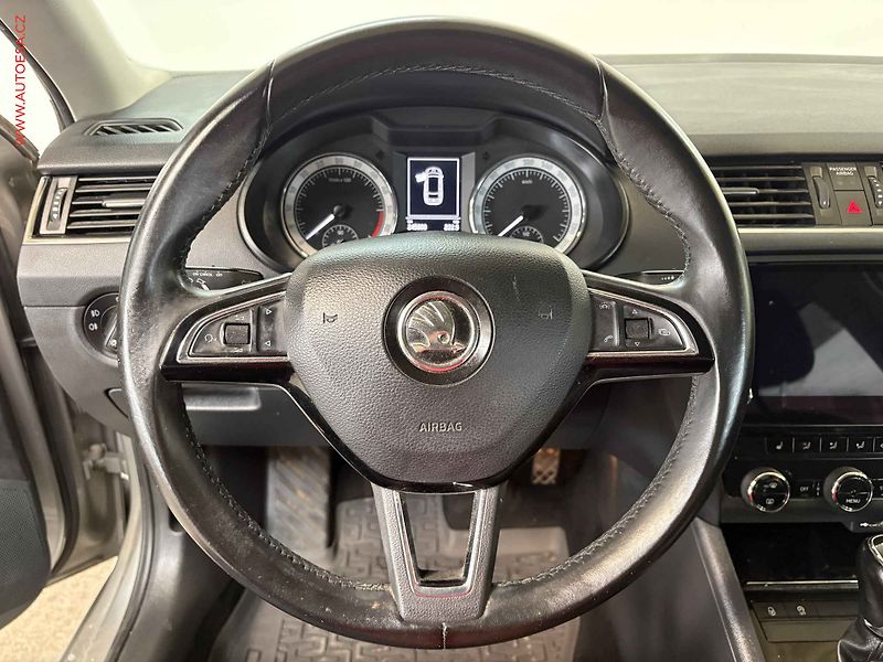 Škoda Octavia (2017) 1.6TDI, ČR, Style, LED - fotka 15 z 15