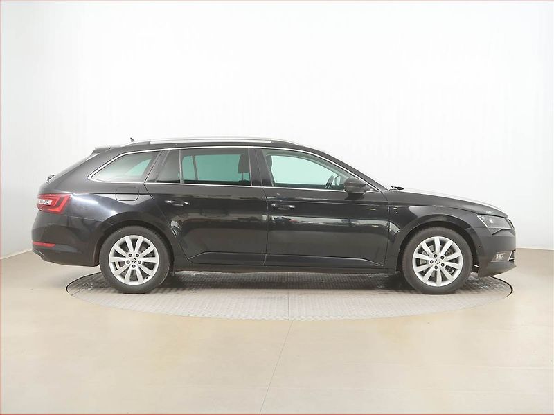 Škoda Superb (2015) Style Plus 1.6 TDI, Automat - fotka 6 z 16