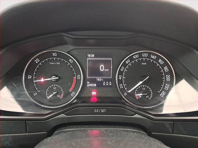 Škoda Superb (2015) 1.6 TDI, Tempomat - fotka 11 z 15