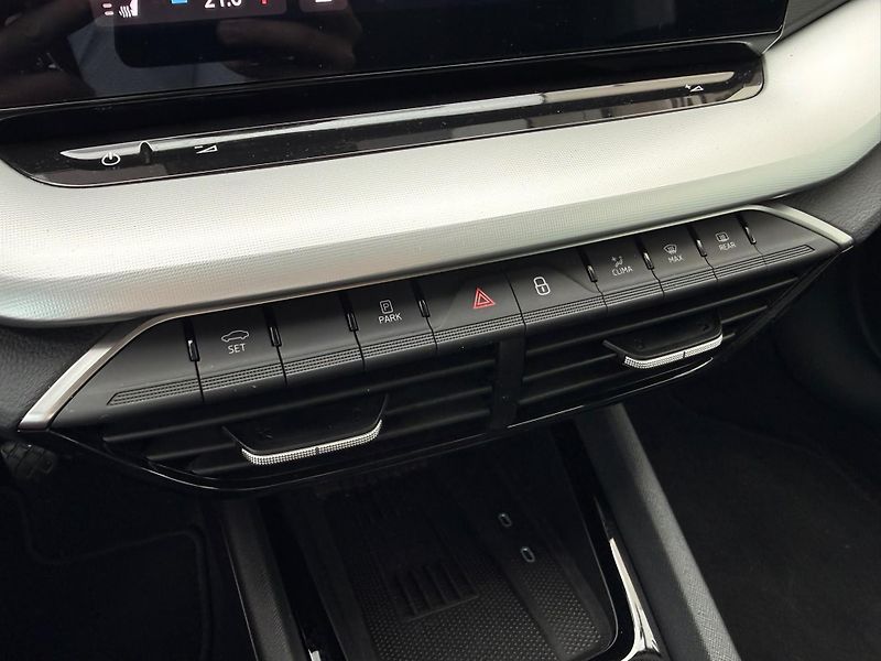 Škoda Octavia Selection 1.5 TSI 85 kW Combi - fotka 18 z 26