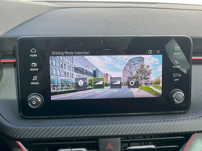 Škoda Scala (2025) Monte Carlo 1.0TSi 85kW 6° man - fotka 26 z 30