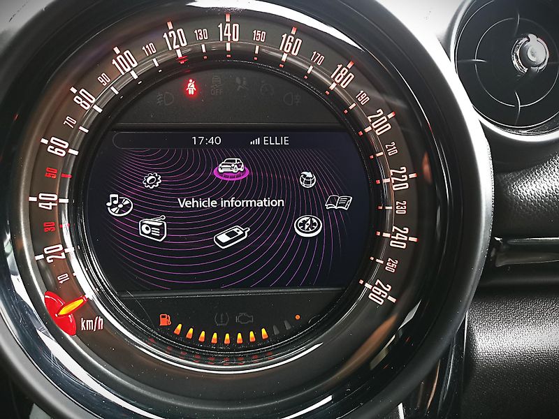Mini Countryman (2015) SD ALL4 - fotka 16 z 17