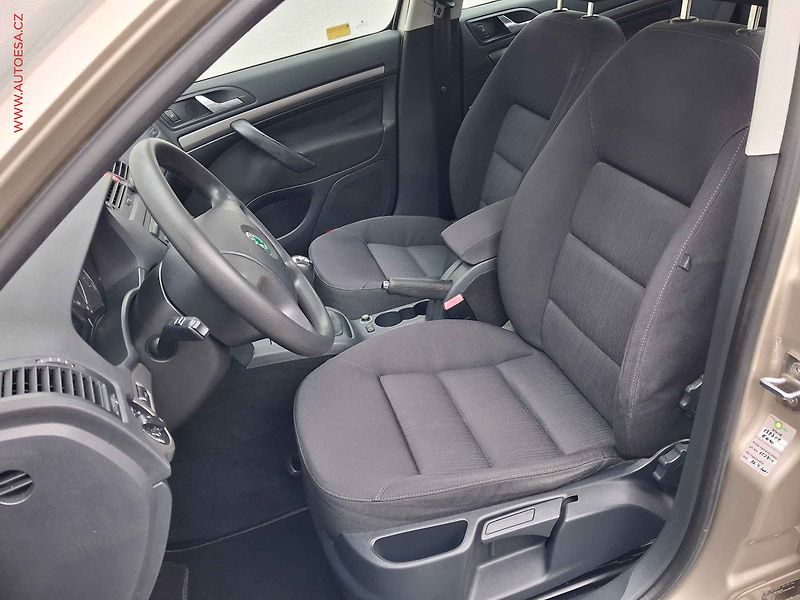 Škoda Octavia (2005) 2.0 FSi, ČR, Elegance - fotka 9 z 13