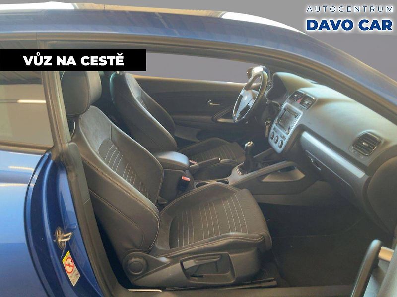 Volkswagen Scirocco 2,0 TSI 155kW Sport Aut.klima - fotka 5 z 10